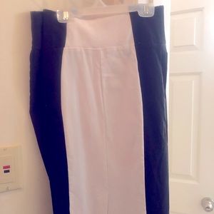 Black and white pencil skirt. Great condition. Form fitting and flattering!